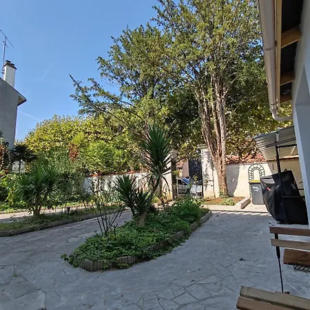 Le Patio Aristide 公寓