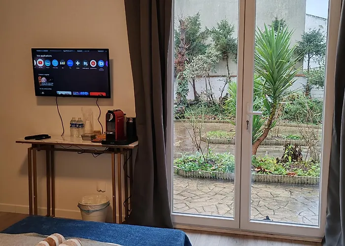 Le Patio Aristide * 샹피니 쉬르 마른